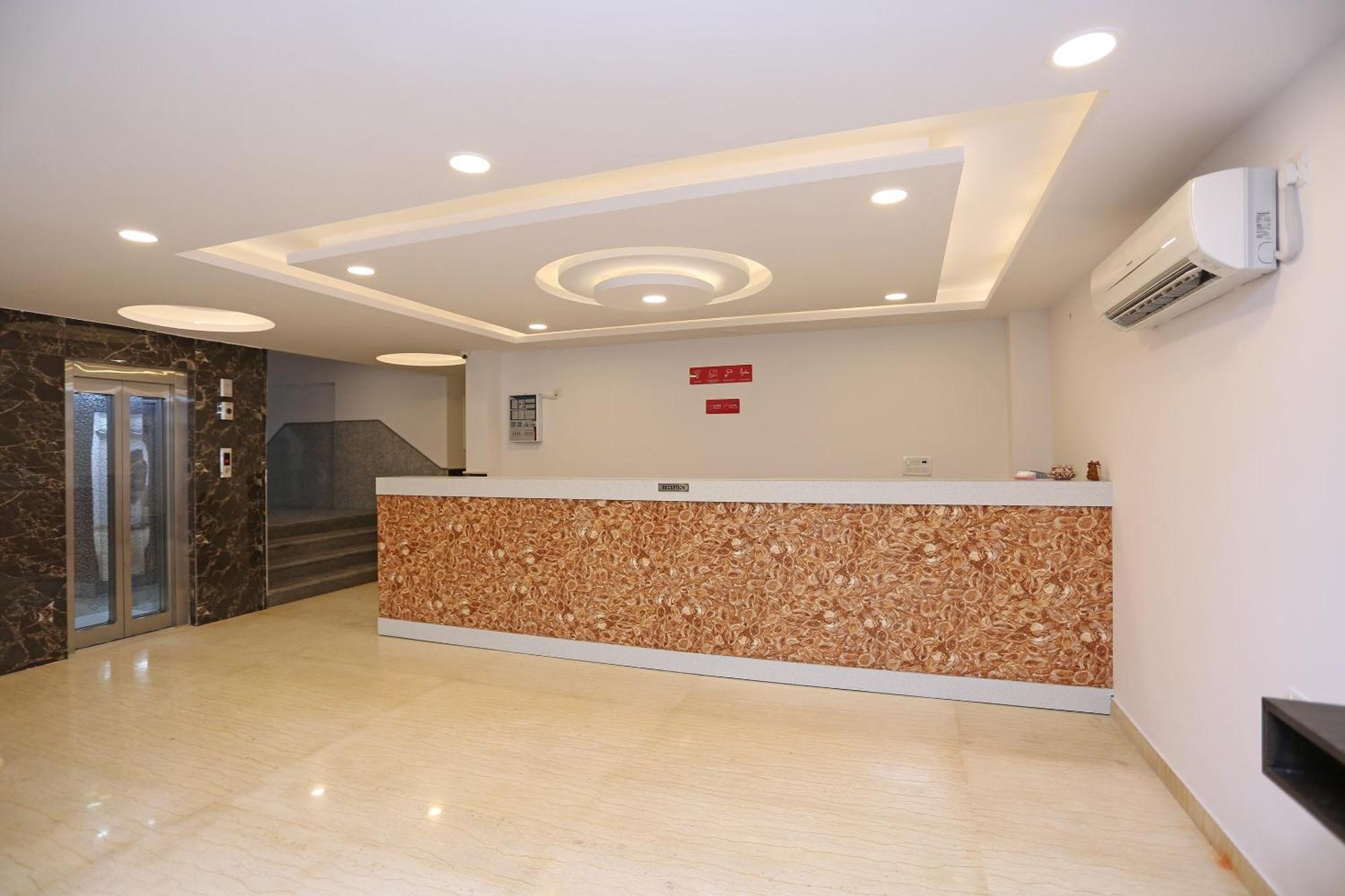 โอโย 14769 โฮเต็ล เบลมองค์ Hotel นิวเดลี ภายนอก รูปภาพ
