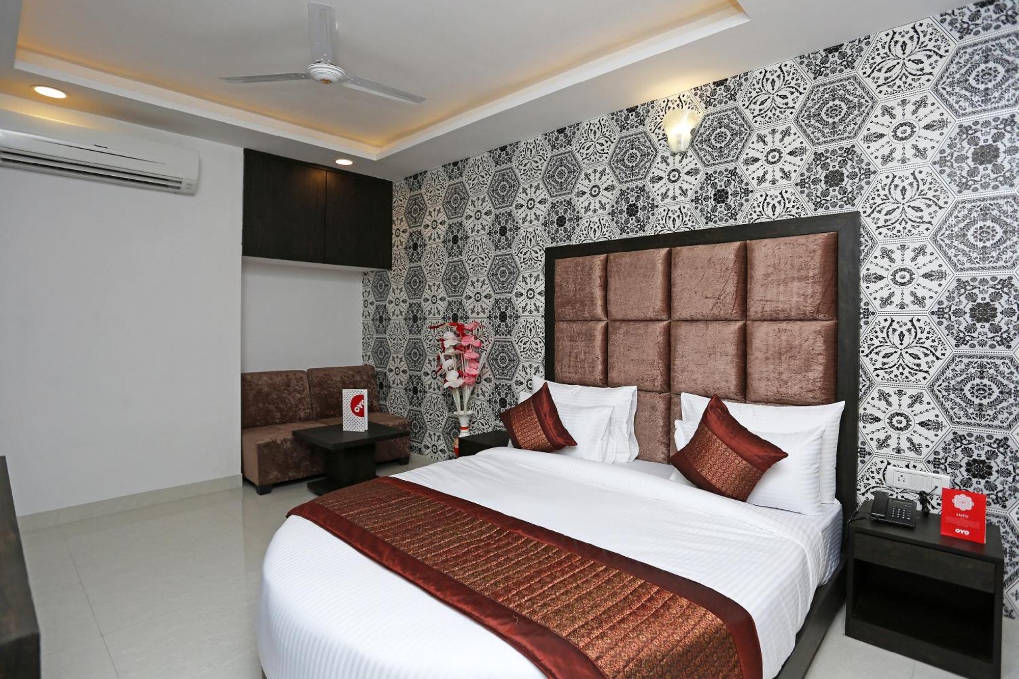 โอโย 14769 โฮเต็ล เบลมองค์ Hotel นิวเดลี ภายนอก รูปภาพ