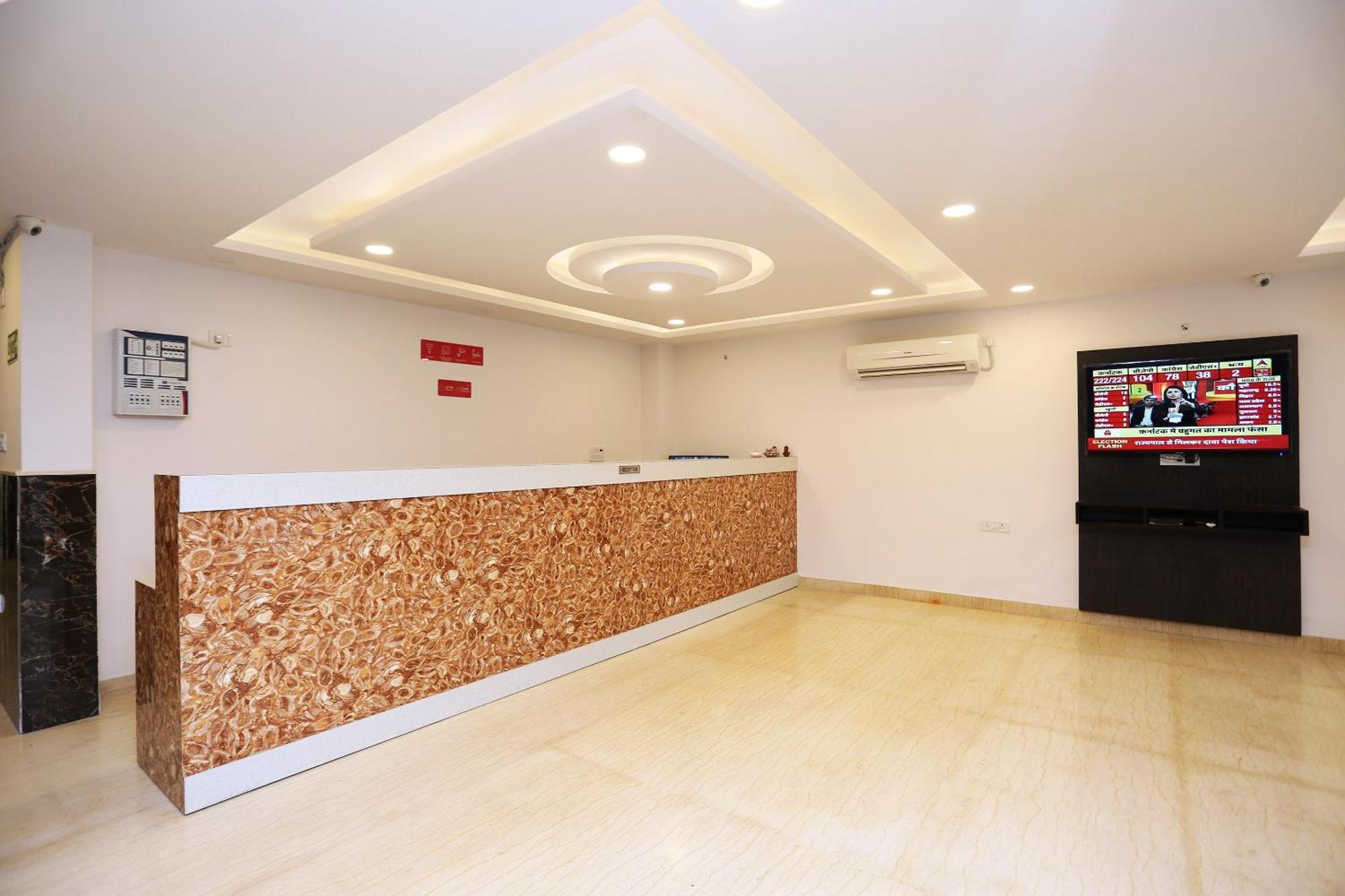 โอโย 14769 โฮเต็ล เบลมองค์ Hotel นิวเดลี ภายนอก รูปภาพ