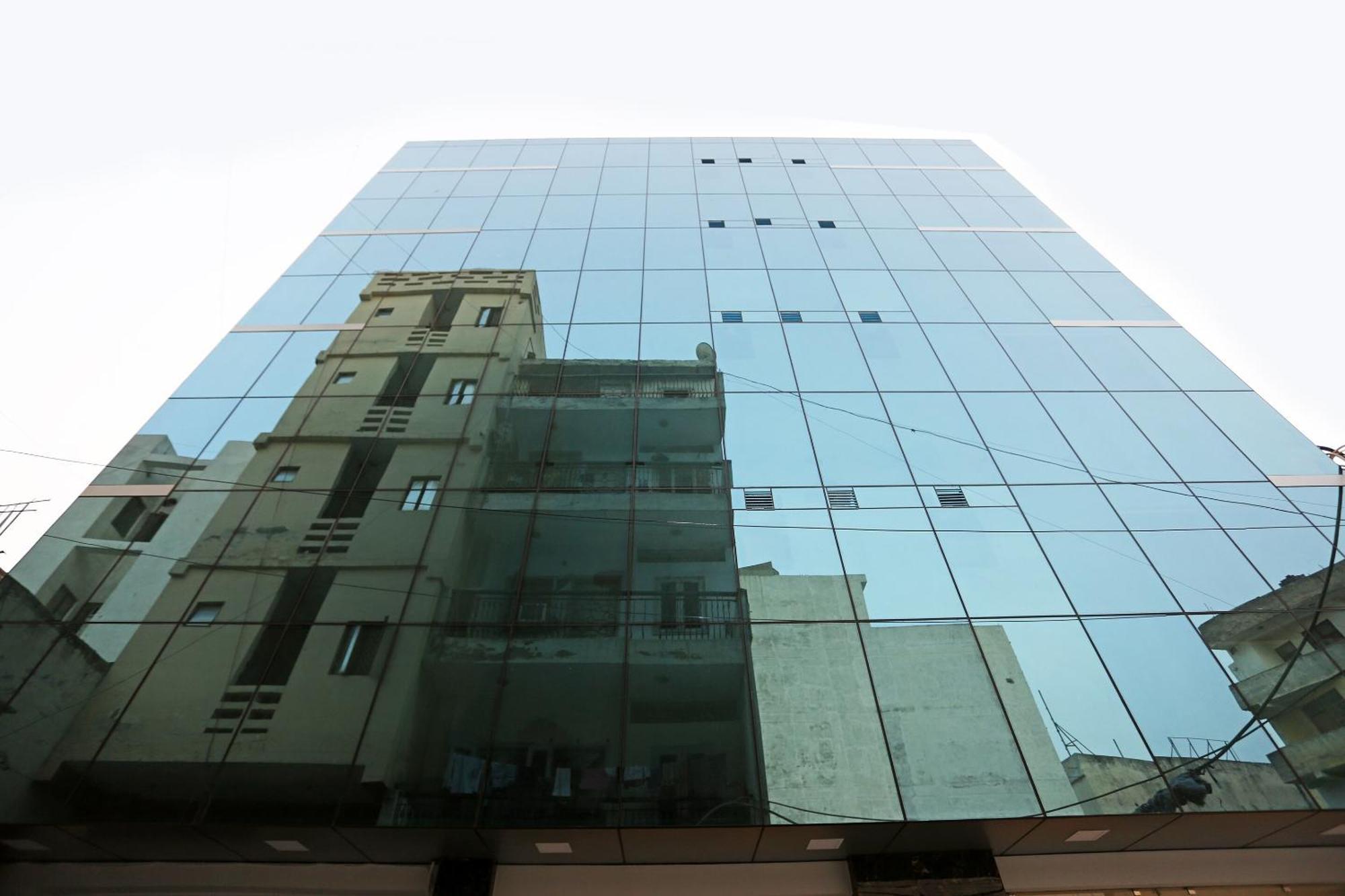 โอโย 14769 โฮเต็ล เบลมองค์ Hotel นิวเดลี ภายนอก รูปภาพ