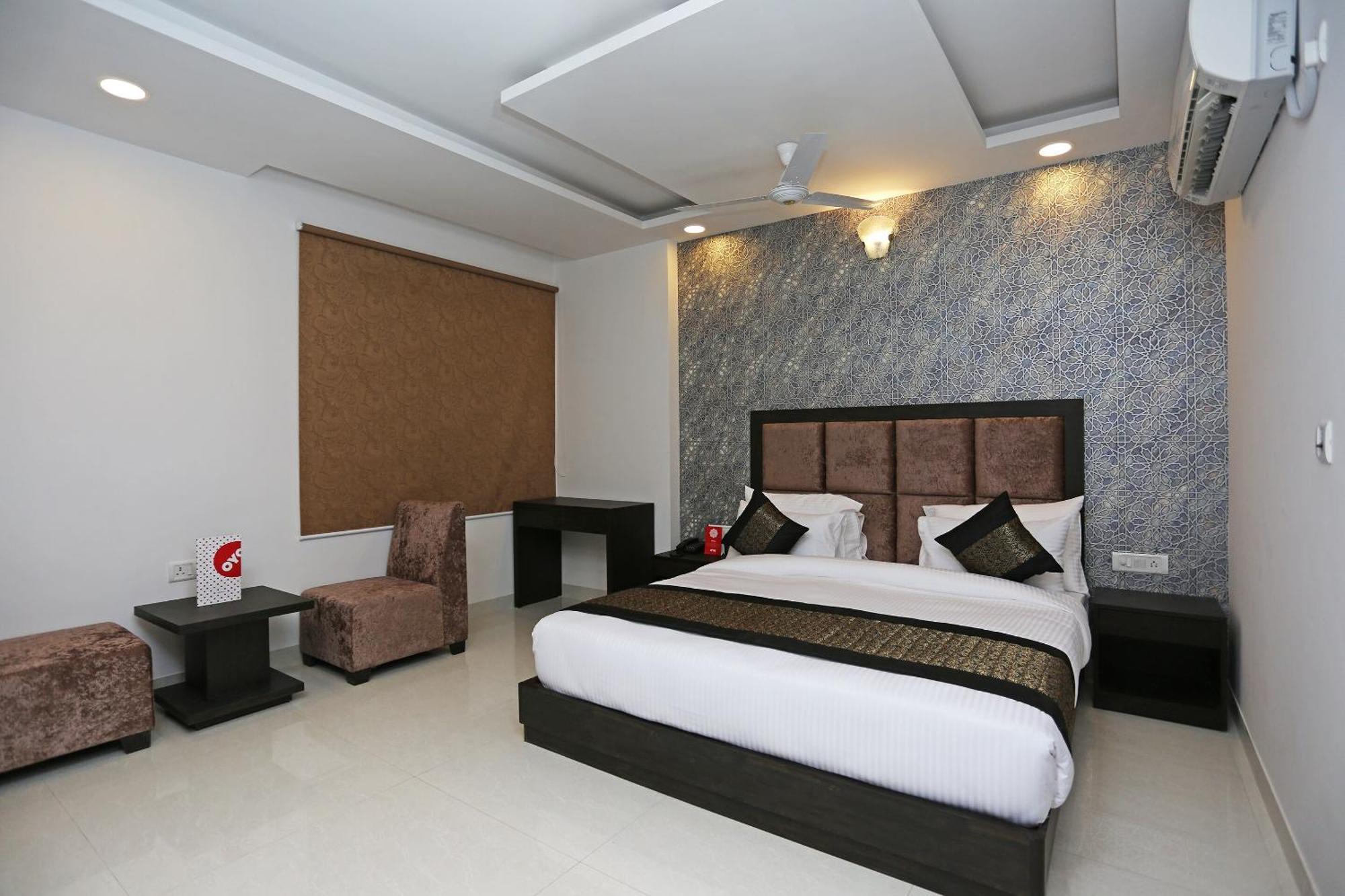 โอโย 14769 โฮเต็ล เบลมองค์ Hotel นิวเดลี ภายนอก รูปภาพ