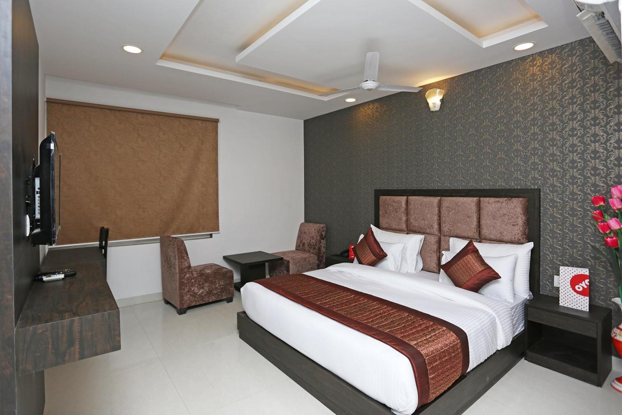 โอโย 14769 โฮเต็ล เบลมองค์ Hotel นิวเดลี ภายนอก รูปภาพ